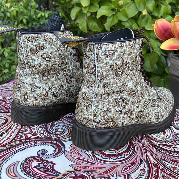 Super Cool Dr. Martens Paisley Floral Jeffrey Boots - Picture 13 of 17